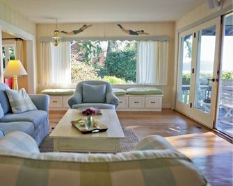 Pleasant Beach Cottages Bainbridge Island Waterfront Beach House - Bainbridge Island - Sala de estar