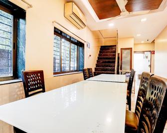 Super Collection O Airport Metro Andheri East - Mumbai - Restaurant