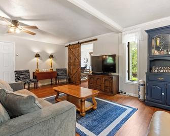Captains Quarters by Simple Life Rentals - Ephraim - Living room
