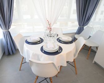 Top-modern,comfortable duplex apartment with large roof terrace 100m to the sea - Son Servera - Dining room