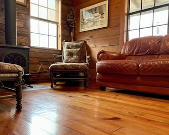 Romantic Rock Cabin, Beautiful, Spectacular Views Of Frio River & Mountains! - Concan - Sala de estar