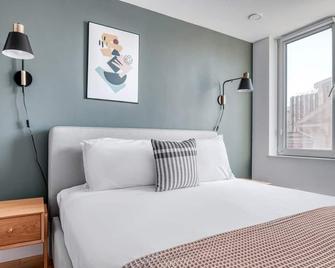 Harvard Sq 1BR w/ Balcony, near Shops & Campus by Blueground - קיימברידג' - חדר שינה