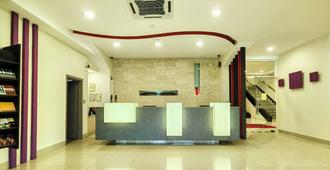 Hotel 98 - Kuching - Front desk
