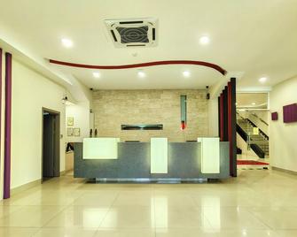Hotel 98 - Kuching - Rezeption