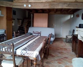 Country Cottage / Gite - Secondigny - Neuvy-Bouin - Comedor