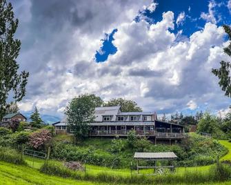 Cedar Springs Lodge & Retreat Center - Event Venue for Group Gatherings - Sedro Woolley - Building