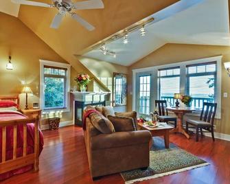 Bonniebrook Lodge - Gibsons