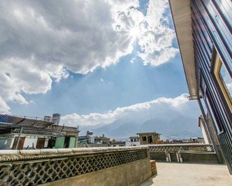 Dali 27 Cups of Wine Hongluo Inn - Dali - Μπαλκόνι