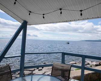 ZaLo House Waterline cabin with Hot Tub Pets - South Hero - Balcony
