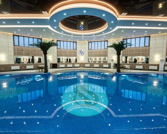席馬飯店 spa 及水上樂園 - 塔什干 - 游泳池