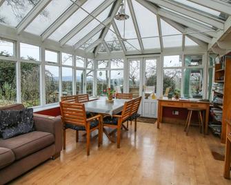 Hill Brow - Church Stretton - Dining room