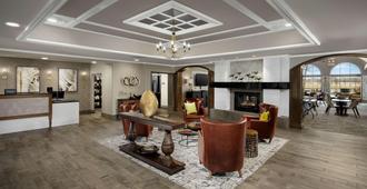 Homewood Suites By Hilton At The Waterfront - Wichita - Lobby