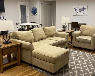 Cardinal Gem - 3 bdrm/2bath home in Taylors - Taylors - Living room