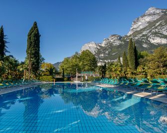 Du Lac Et Du Parc Grand Resort - ריבה דל גארדה - בריכה