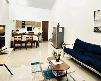 Fully Ac Home In Gensun Wifi 100mbps Netflixcignal - General Santos - Sala de estar