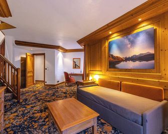 Base Camp Lodge Albertville - Albertville - Obývací pokoj