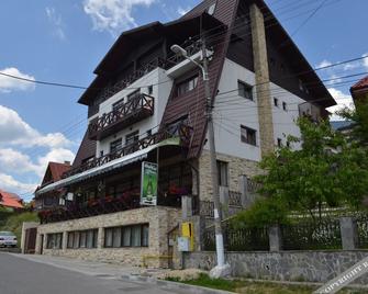 Magic Club - Buşteni - Building