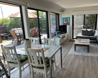 Pet friendly beachfront haven - Fisherman’s Beach Mornington - Mornington - Obývací pokoj