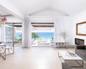 Mare Dei Suites Hotel Ionian Resort - Піргос - Вітальня