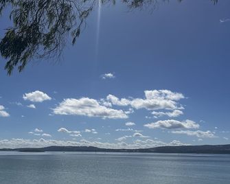 Emu Point Motel & Apartments - Albany - Outdoor view