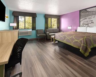Super 8 by Wyndham South Boston VA - South Boston - Bedroom