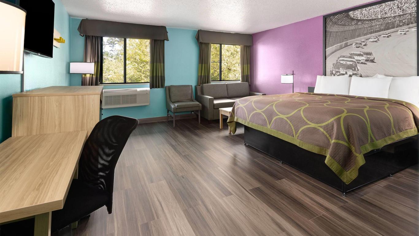 Super 8 by Wyndham South Boston VA