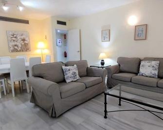 Standard 2 Bedroom Apartment F-3 - Marbella - Sala de estar