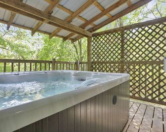 The Evergreen Cabin - Lancaster