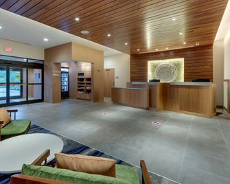 Fairfield by Marriott Inn & Suites Asheville Weaverville - Weaverville - Front desk