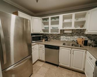 Spacious two-bedroom condo twenty minutes from beaches, ten from downtown. - Dartmouth - Kitchen