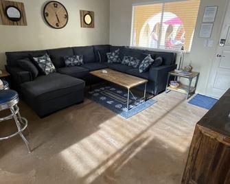 Poolacboat Parking1brclean Condo - Lake Havasu City - Stue