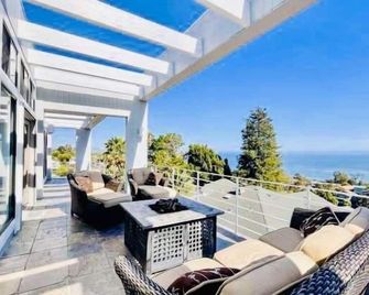 Summer Beach House - Summerland - Balcony