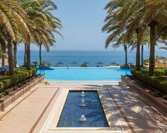 Al Husn Hotel Muscat - Muscat - Pool