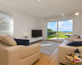 Carbis Sands, Family Friendly, Country Holiday Cottage In Carbis Bay - Carbis Bay - Living room