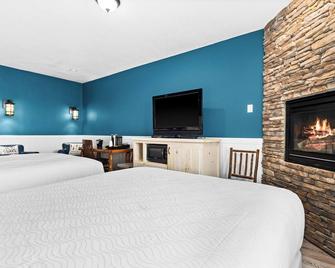Breathtaking Lake Views Studio, 2 Queen Beds, Fireplace and Heated Indoor and Outdoor Pools - Two Harbors - Ložnice