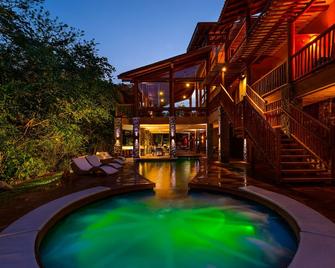 Kalango Hotel Boutique - איליאבלה - בריכה