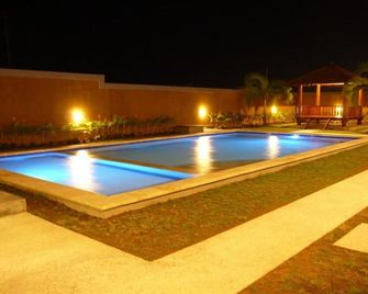 Puri Hasu Bali - South Kuta - حوض السباحة