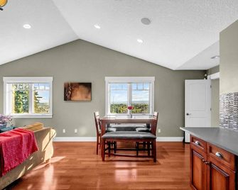 Rocky View Bed & Breakfast - Calgary