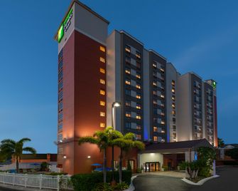Holiday Inn Express & Suites Nearest Universal Orlando By IHG - אורלנדו - בניין