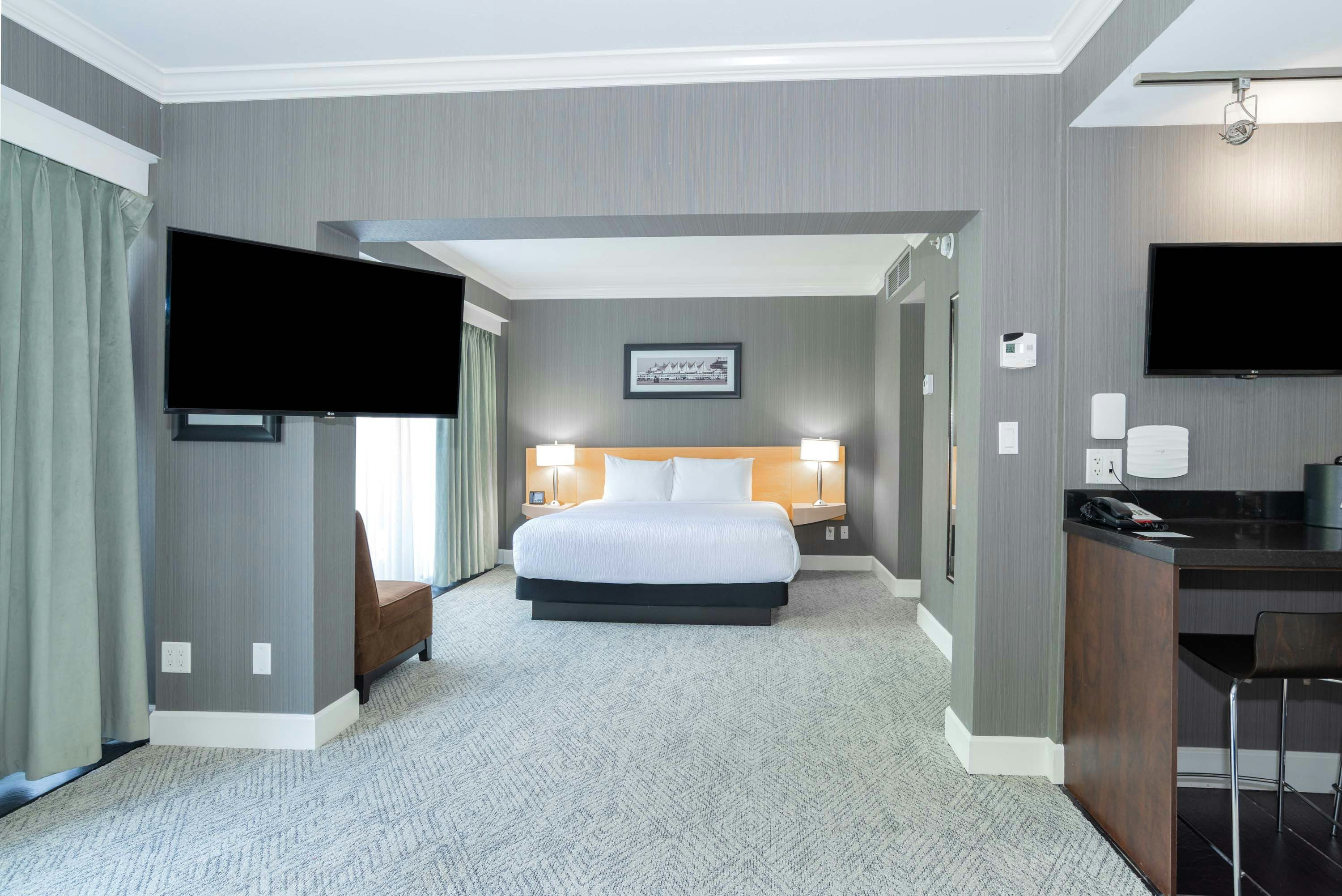 Sandman Signature Vancouver Airport Hotel & Resort thumbnail 2