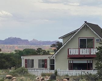 Sandcreek Cottage / Fabulous Views on Five Acres - Torrey - Gebouw