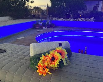 Aquila apartments en studios - Willemstad - Pool