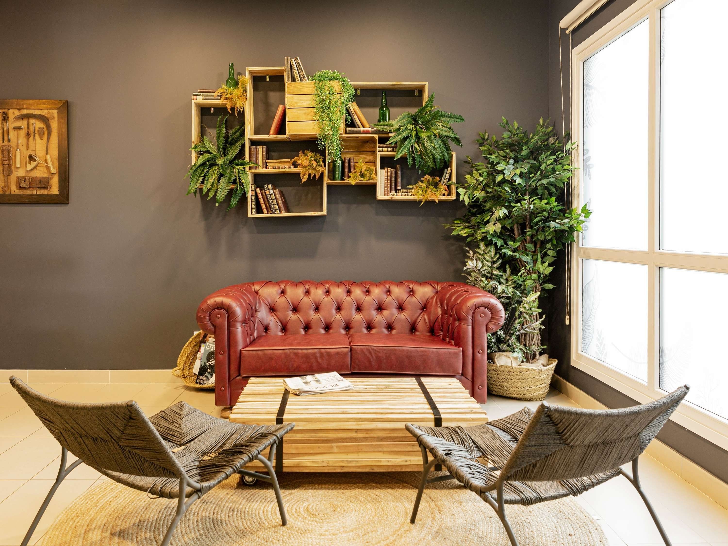 Ibis Oviedo - אוביידו - בניין