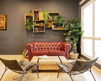 Ibis Oviedo - אוביידו - בניין