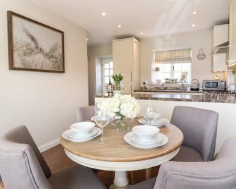 Foxy Cottage, Family Friendly, With A Garden In Ripley - Harrogate - Dining room