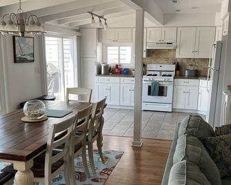 Lagoon Life Beauty - Manahawkin - Restaurant