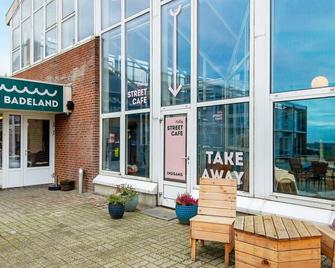 4 person holiday home in Ringkøbing - Ringkøbing - Building