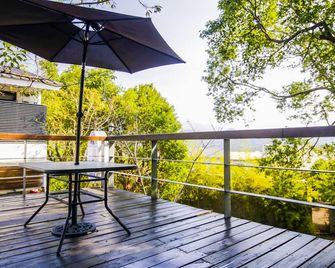 Sanyi Wei Wei Feng B&B - Sanyi Township - Varanda