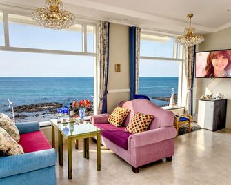 โฮเทล ไวท์ เฮาส์ - เจจู - ห้องนั่งเล่น