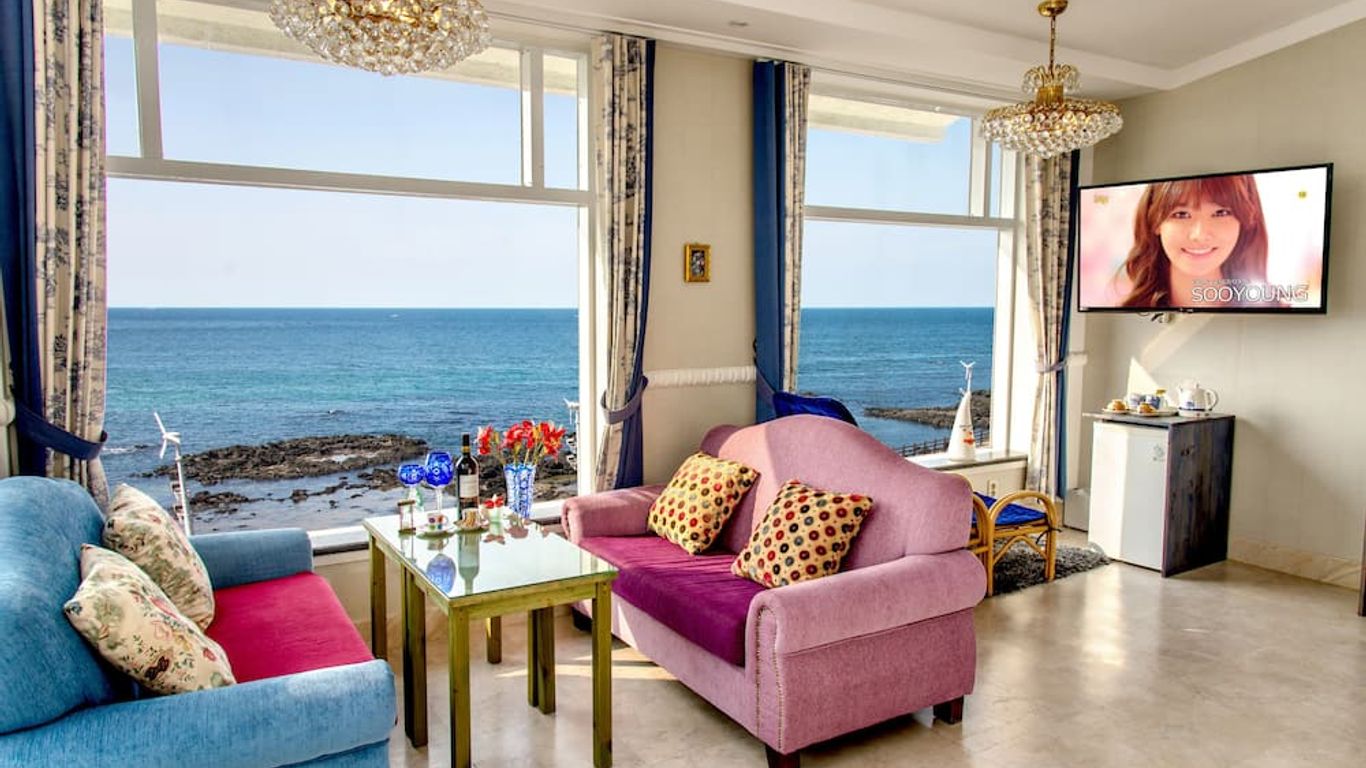 Hotel White House